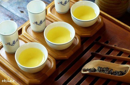 米香配上綠茶是絕配。